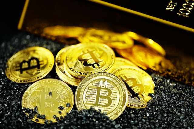 Bitcoin (BTC) se sitúa alrededor del nivel de soporte de 54.000 $; un cierre firme por debajo sugeriría una caída por delante, mientras que los precios de Ethereum (ETH) y Ripple (XRP) se acercan a sus niveles de resistencia clave; el rechazo sugeriría la continuación de la tendencia bajista.