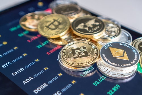 Bitcoin (BTC) y Ripple (XRP) buscan un rally mientras rompen y encuentran soporte alrededor de su barrera de resistencia.