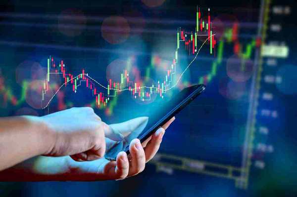 TradingKey - The S&P 500 has been on a steady climb, setting record highs since April, but recently encountered a series of headwinds that have weighed on the rally. As the U.S. Q3 earnings season reaches its peak, this week brings key reports from Tesla (TSLA.US), Intel (INTC.US), and IBM Corp (IB