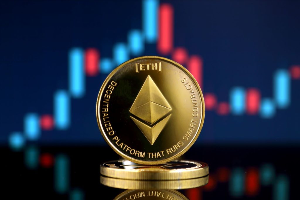 Investing.com – O ecossistema do ethereum claramente indica que um aumento na volatilidade é iminente, podendo ocorrer em qualquer direção. Esses desenvolvimentos colocam o