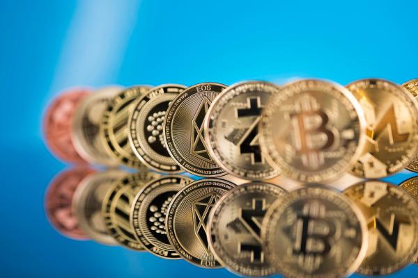 卡爾達諾(ADA)在週一寫作時徘徊於0.64美元,前一週修正近7%。衍生品數據顯示交易者信心減弱,進一步下行的預期增加,未平倉合約(OI)降至年內低點,同時空頭押注激增。技術指標也表明可能出現更深的修正,目標低於0.60美元。