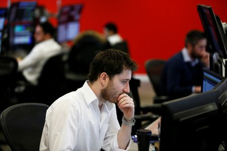 Investing.com – Com juros em trajetória de alta, encontrar ações para não somente vencer os mercados, mas apresentar performances mais vantajosas em relaç&atil