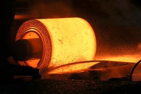Investing.com - UBS đã hạ xếp hạng  Nucor  Corp (NYSE:NUE),  Steel Dynamics  Inc (NASDAQ:STLD) và Commercial Metals Company (NYSE:CMC), với lý do tỷ lệ rủi ro-lợi nhuận kém hấp dẫn sau đợt tăng mạnh c