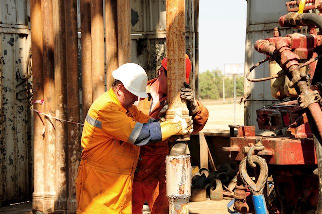 Los precios del petróleo crudo West Texas Intermediate (WTI) de EE.UU. luchan por ganar tracción significativa durante la sesión asiática del viernes y se mantienen a la defensiva por debajo del máximo mensual, alrededor de la zona de 70,30 $ alcanzada el día anterior.