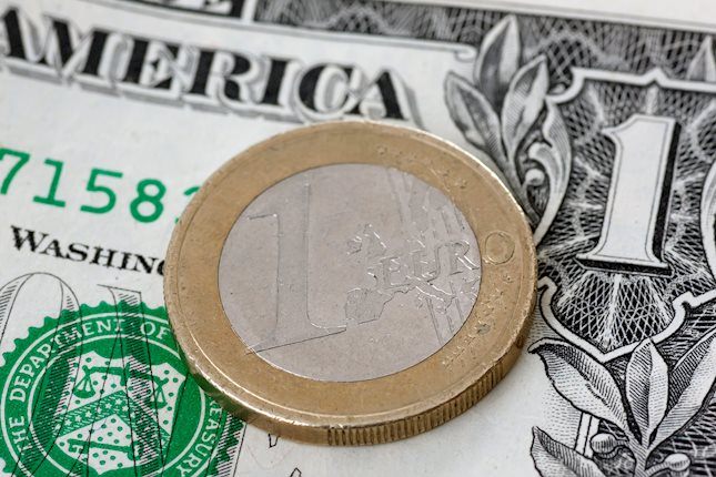 El EUR/USD sube ligeramente hasta cerca de 1.0515 en la sesión europea del lunes antes de los datos preliminares del Índice de Gerentes de Compras (PMI) de la Eurozona de HCOB para diciembre a ambos lados del Atlántico.
