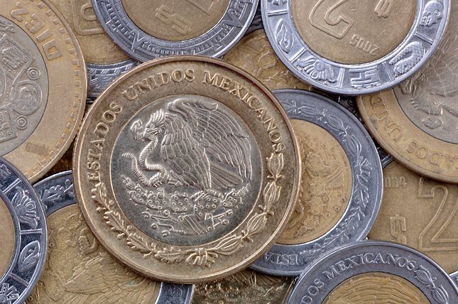El USD/MXN está operando este martes en un estrecho rango situado entre 20.09 y 20.17, tendiendo levemente al alza.