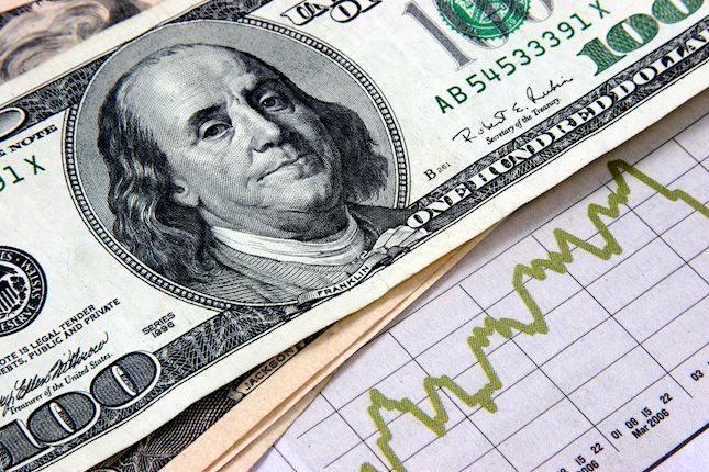 Los PMI compuestos del lunes fueron generalmente más fuertes de lo esperado en los principales mercados desarrollados, aunque hubo señales claras de debilitamiento en la manufactura a ambos lados del Atlántico.