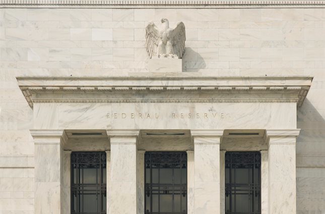 El presidente de la Reserva Federal, Jerome Powell, explica la decisión de recortar la tasa de política monetaria, la tasa de fondos federales, en 25 puntos básicos al rango de 4.25%-4.5% después de la reunión de diciembre y responde a preguntas en la conferencia de prensa posterior a la reunión.