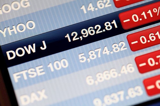 Chỉ số trung bình công nghiệp Dow Jones (DJIA) giảm thêm 360 điểm ở mức thấp nhất vào thứ Ba khi các khoản lỗ tích lũy trong chỉ số chính và bắt đầu tăng tốc. Các nhà đầu tư đã theo đuổi việc cắt giảm lãi suất từ Cục Dự trữ Liên bang (Fed) kể từ tháng 12 năm ngoái, nhưng bây giờ những lo ngại về việc nhận được quá nhiều điều tốt đang khiến các nhà giao dịch có lý do để tạm dừng. Chỉ số Dow Jones đã phục hồi vị thế vào cuối phiên giao dịch tại Mỹ, nhưng vẫn kết thúc ngày trong sắc đỏ 270 điểm tương đương -0,
