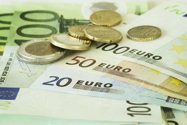 Cặp EUR/USD giao dịch với xu hướng tiêu cực nhẹ vào khoảng 1,0360 trong đầu phiên giao dịch châu Á vào thứ Sáu.