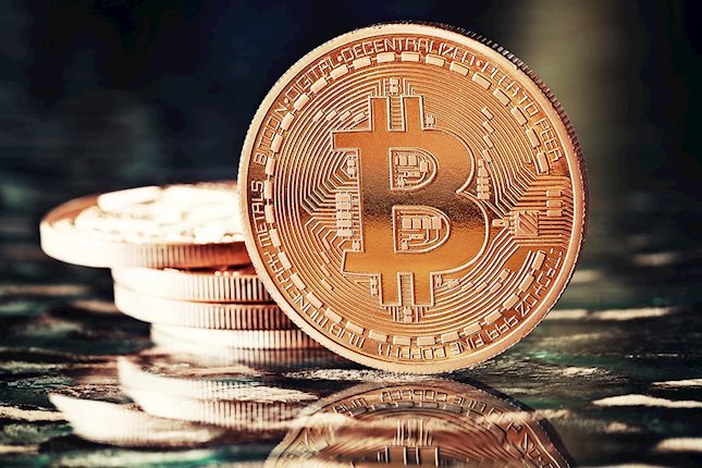 Bitcoin y el mercado de criptomonedas están a la baja el miércoles tras el anuncio del Comité Federal de Mercado Abierto (FOMC) de ralentizar los recortes de tasas en 2025, con la tasa de fondos federales de referencia disminuyendo a un rango inferior de 4,25% a 4,50%.
