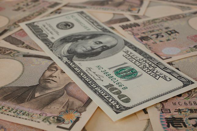 El USD/JPY subió bruscamente después de que el BoJ mantuviera la tasa de política sin cambios ayer. El aumento del USD/JPY también puede atribuirse al aumento de los rendimientos de los bonos del Tesoro de EE.UU. ya que la Fed indicó un ritmo más lento de recortes de tasas. El par estaba por última vez en 156.71. Volviendo al BoJ, los comentarios del gobernador Ueda parecen más cautelosos y parecen estar 'ganando tiempo'.