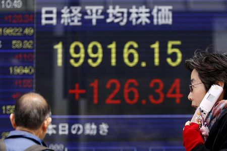 Investing.com - Phần lớn cổ phiếu châu Á dao động trong biên độ hẹp hoặc giảm nhẹ vào thứ Sáu và ghi nhận mức lỗ lớn trong tuần này khi triển vọng giảm lãi suất tại Mỹ chậm lại đã làm giảm khẩu vị rủi