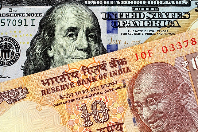 Đồng Rupee Ấn Độ (INR) phục hồi vào thứ Sáu sau khi giảm xuống mức thấp nhất mọi thời đại là 85.12 trong phiên trước đó.