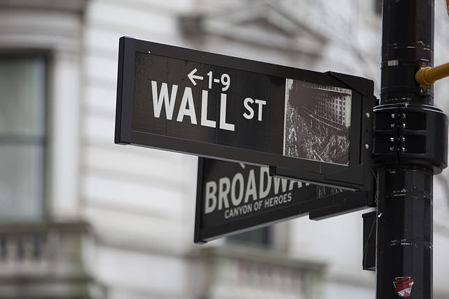 El S&P 500 reaccionó a la baja desde un máximo diario en 5.959, llegando a mínimos del 20 de diciembre en 5.871.