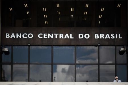 Investing.com – Economistas revisaram as projeções macroeconômicas dos próximos anos, conforme Boletim Focus divulgado pelo Banco Central nesta segunda, 30 de dezembro