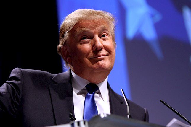 Các trợ lý của Tổng thống đắc cử Mỹ Donald Trump đang xem xét các mức thuế sẽ được áp dụng cho mọi quốc gia nhưng chỉ bao gồm các mặt hàng nhập khẩu quan trọng, tờ Washington Post đưa tin hôm thứ Hai, theo Reuters.