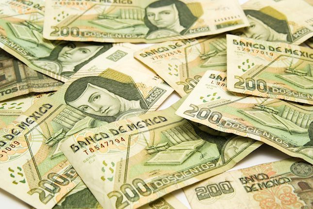 Đồng Peso Mexico bắt đầu tuần một cách tích cực, tăng giá so với Đô la Mỹ vào thứ Hai sau khi The Washington Post đưa tin rằng các trợ lý của Trump chỉ đang xem xét thuế quan đối với "một số ngành nhất định", một chính sách ít khắc nghiệt hơn so với những gì đã được đề xuất trước đó.