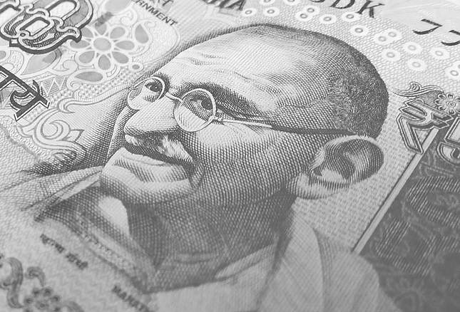 Đồng Rupee Ấn Độ (INR) phục hồi một phần sau khi chạm mức thấp kỷ lục trong phiên trước đó vào thứ Hai.