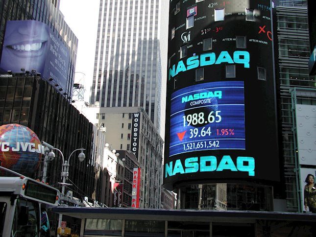 El Nasdaq 100 estableció un máximo del día en 20.773, donde atrajo vendedores agresivos que llevaron el índice a un mínimo de casi dos meses en 20.532.
