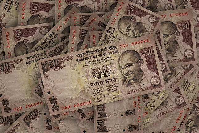 Đồng Rupee Ấn Độ (INR) phục hồi một phần sau khi chạm mức thấp kỷ lục mới trong phiên trước.