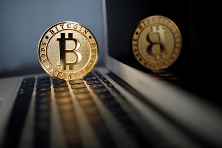 Investing.com – O Bitcoin renovou sua máxima histórica em dólar, com investidores em compasso de espera pela posse de Donald Trump como presidente dos Estados Unidos, o que