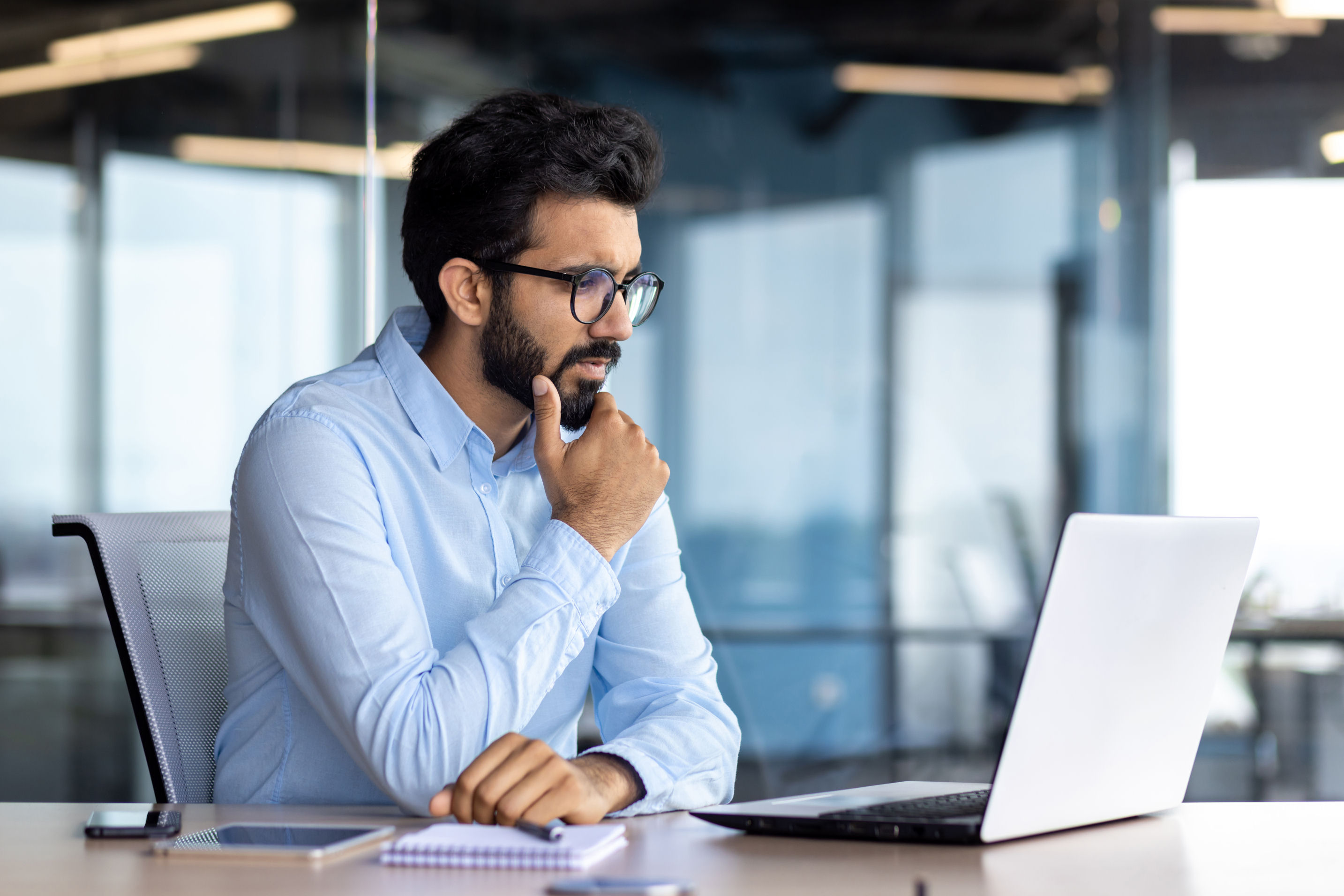 Key PointsCompanies that generate reliable recurring revenue make the most dependable dividend stocks.Investors need to be able to distinguish between market pessimism and true threats to a dividend payer's cash flow.PepsiCo stock is trading well below its mid-2023 peak due to concerning earnings ne...