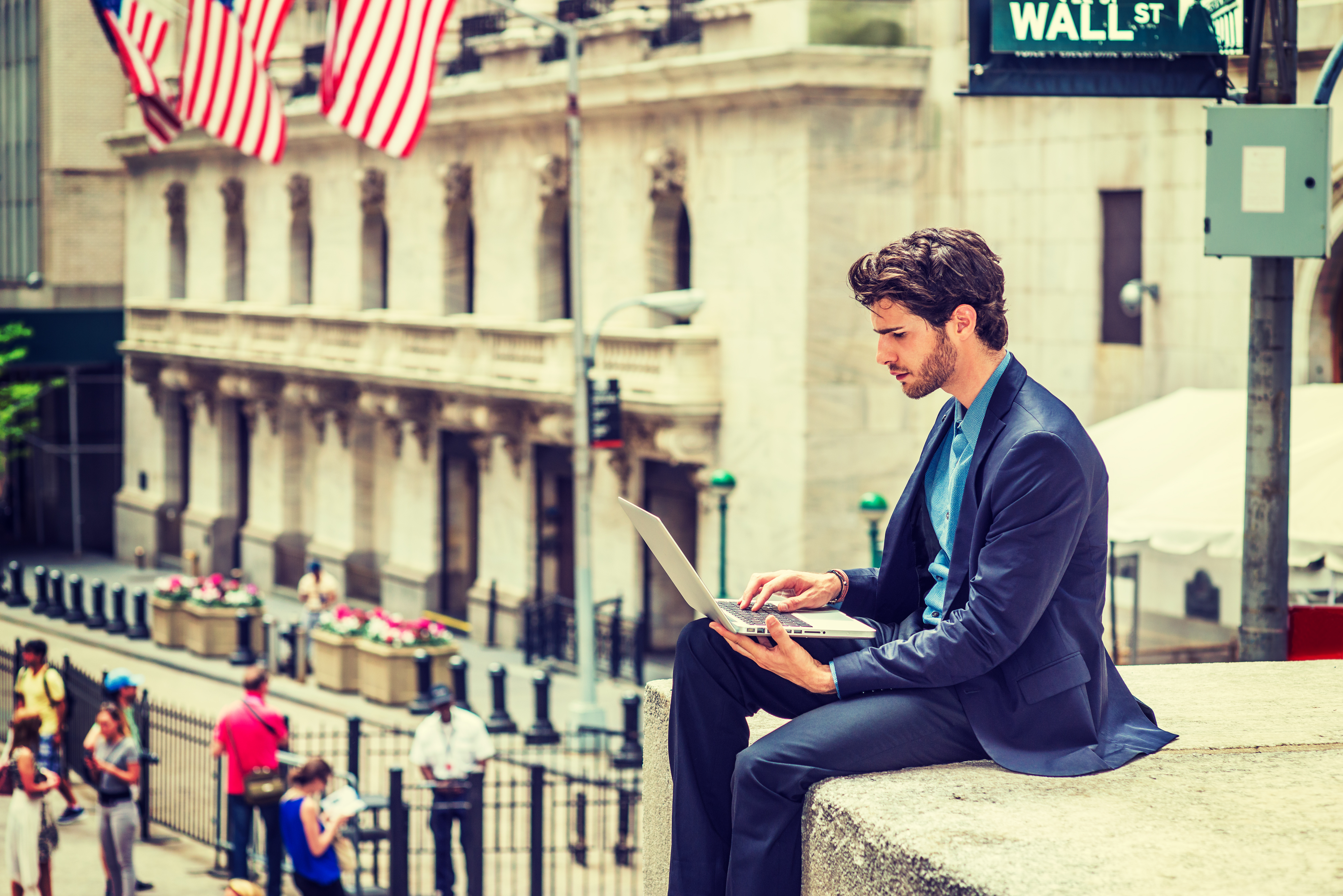 Key PointsThe current recommended Bitcoin allocation is just 1%.The new thinking is that investors can boost that allocation to 10% or higher, based on rising life expectancies and longer investing horizons.Before adding Bitcoin to a portfolio, investors should understand how it impacts both overall...