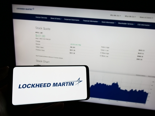 TradingKey - 继特朗普高调宣称“持股英特尔是笔好生意”后，商务部长卢特尼克美东时间周二公开暗示，洛克希德-马丁（Lockheed Martin）等军工巨头可能成为下一个目标。截止收盘，洛克希德-马丁（LMT.US）上涨1.7%。受该消息提振，波音（BA.US）等军工股有也有一定涨幅。