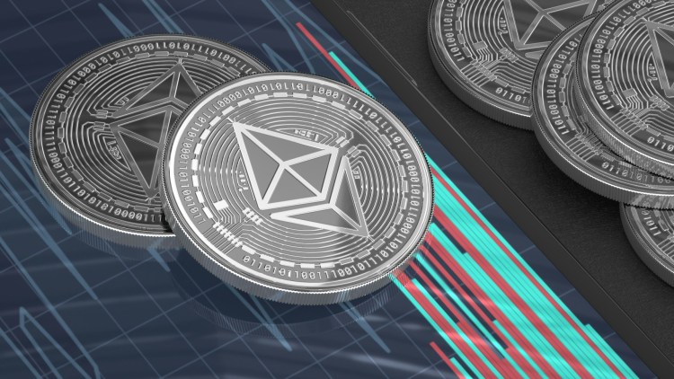 Ethereum (ETH) is leading the end-of-the-week market recovery after finally breaking above the $4,800 resistance. As the cryptocurrency is attempting to reclaim this crucial area, some analysts suggest that a new all-time high (ATH) is imminent. Related Reading: Another Celebrity Scam? Kanye West Me...