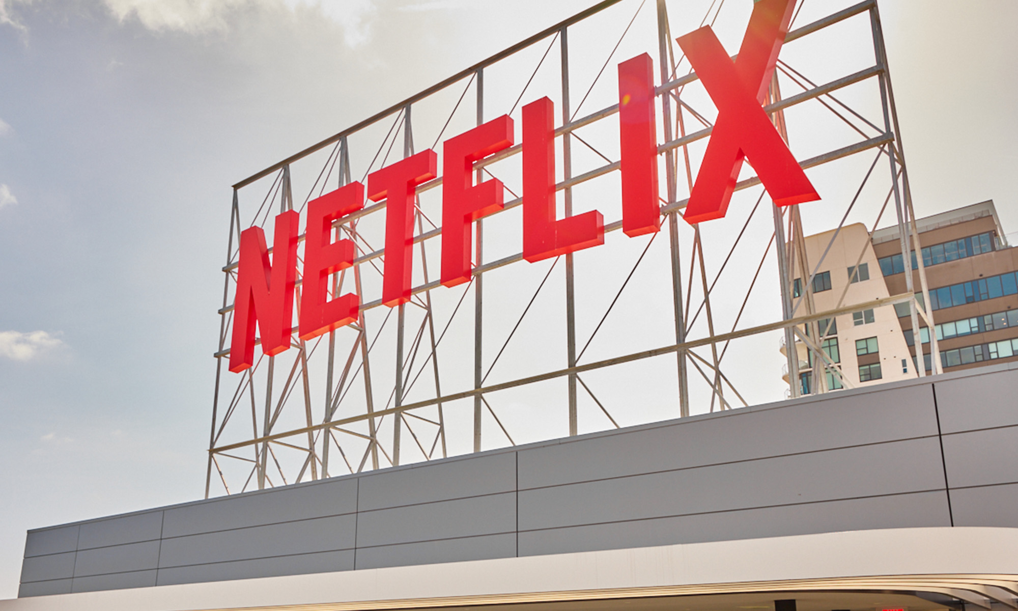 Key PointsNetflix’s strong fundamentals have helped the stock soar in the past several years.The company dominates the streaming industry with over 300 million subscribers. There's a good chance that Netflix’s lofty P/E ratio will come down by 2030. 10 stocks we like better than Netflix › Netflix (N...