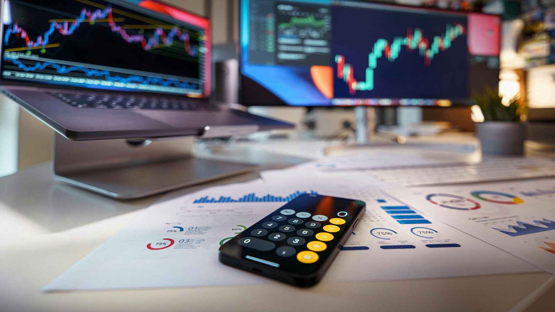 金吾财讯 | 蔚来(09866)股价走高，截至发稿，涨6.88%，报52.95港元，成交额2.38亿港元。H股近两周累计涨幅超43%，隔夜美股蔚来(NIO.US)高收逾10%，近两周累计涨幅36%。特殊目的收购公司(SPAC)TechStar Acquisition(07855)去年宣布与经营激光雷达商图达通的先导智能订立业务合并协议，计划进行殊目的收购公司并购(De-SPAC)交易，完成后Seyond Holdings将作为继承公司于联交所上市。先导智能于今年2月提交的新上市申请已于日前失效，并于昨日重新向港交所提交新上市申请。财务方面，于2022-2024年及2025年截至4月30日止四个月，先导智能收入分别为138.36亿元、164.83亿元、117.73亿元及35.99亿元人民币；年内/期内净溢利分别为23.18亿元、17.71亿元、2.68亿元及4亿元人民币。蔚来作为其主要客户及股东，于今年首季贡献收入85.6%。