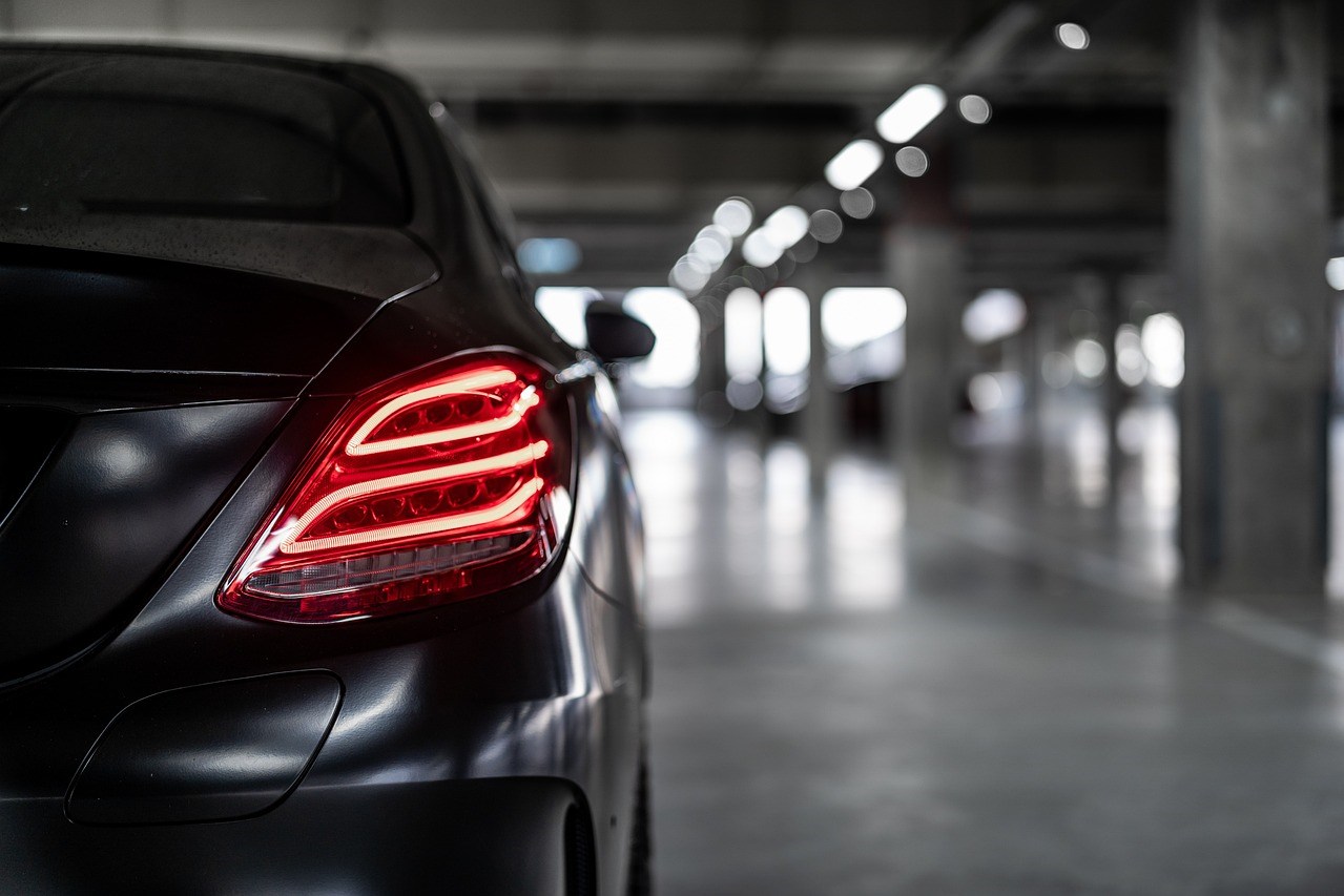 10月30日，二手车销售商Carvana盘后跌超9%！第三季度尽管营收和汽车销量均创历史新高，但Carvana公布的利润却低于预期。该公司公布的每股收益为1.03美元，低于华尔街预期的1.30美元。