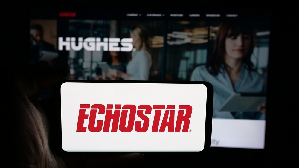 TradingKey - EchoStar Corporation (SATS.US) soared 61% to $108 in pre-market trading on Monday, following the announcement of a major transaction worth approximately $17 billion with SpaceX, the company led by Elon Musk. As of this report, the stock was still up over 22%.