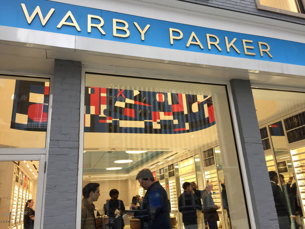 TradingKey - During the Google I/O 2025 conference, Google (NASDAQ: GOOGL) announced it will invest up to $150 million in consumer eyewear brand Warby Parker (NYSE: WRBY). The two companies will collaborate on developing AI smart glasses powered by Android XR.