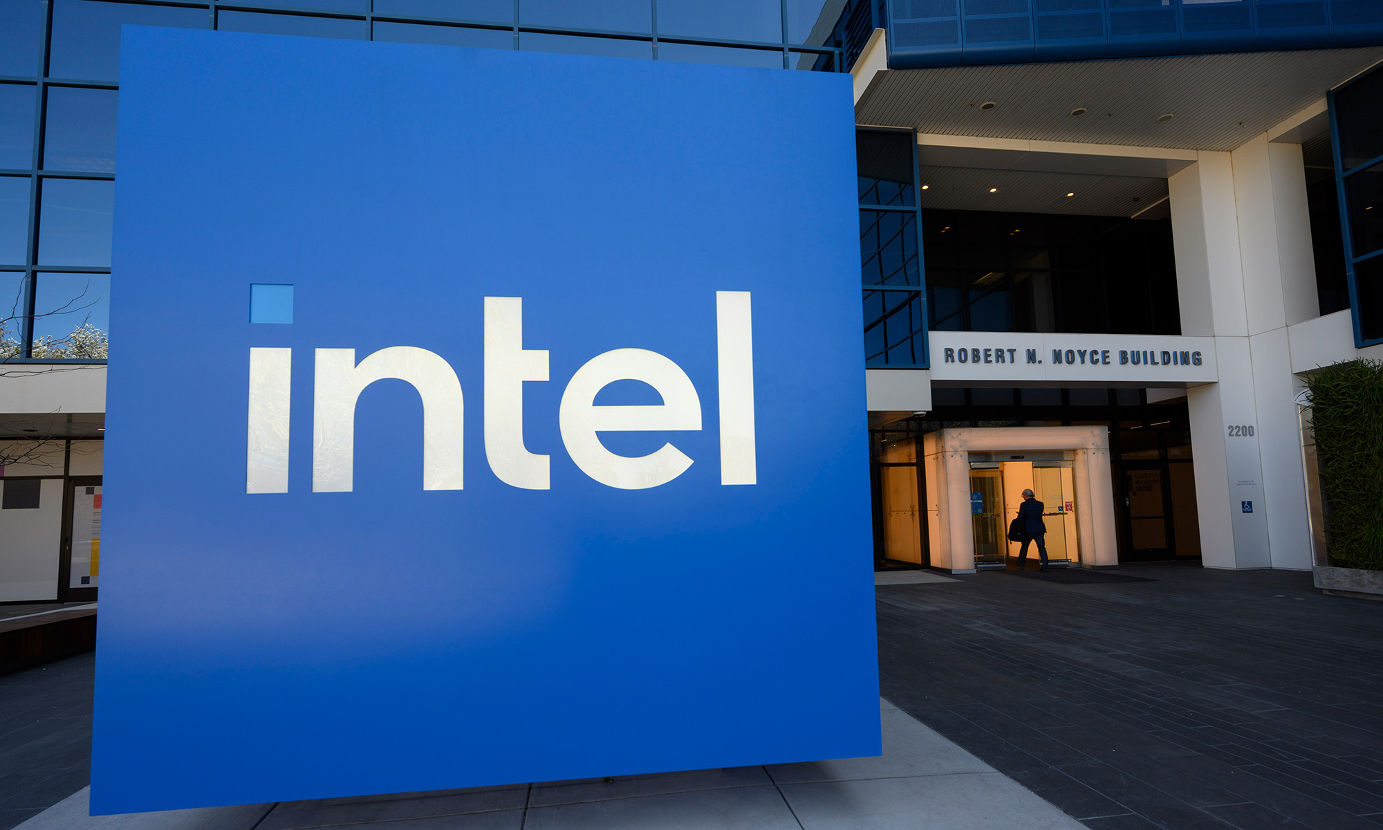 In this video, I will go over Intel's (NASDAQ: INTC) third-quarter earnings report and comments made by management during the call. Watch the short video to learn more, consider subscribing, and click the special offer link below.*Stock prices used were from the trading day of Oct. 23, 2025. The vid...