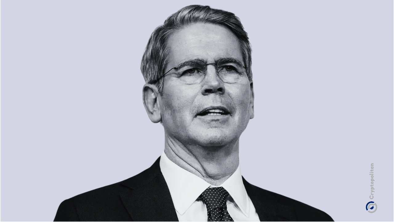 Scott Bessent, the current Treasury Secretary, said Sunday that Trump’s bold $2,000 “tariff dividend” promise might not be the kind of cash handout Americans are imagining. Speaking on ABC’s This Week, Scott was pressed about Trump’s viral Truth Social post where the former president claimed that Americans, excluding high earners, will receive a $2,000 payout […]