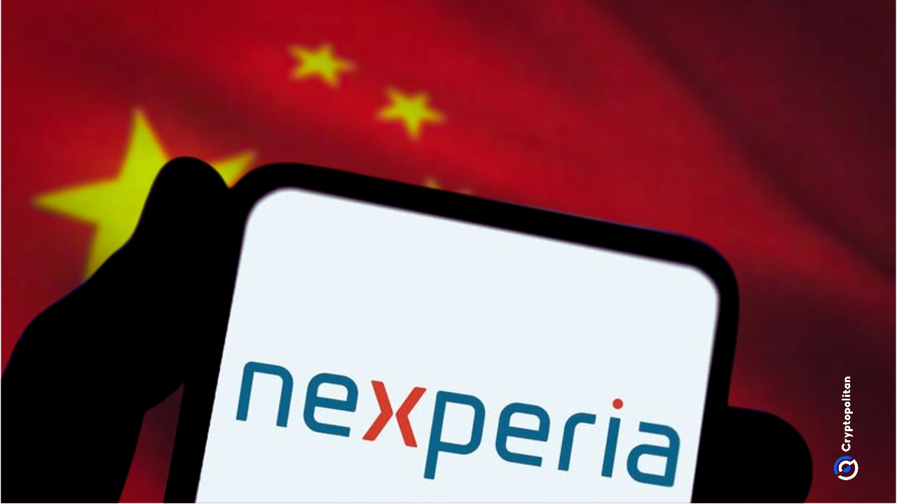 A Nexperia afirmou na sexta-feira que não é responsável por qualquer paralisação na produção na China, rejeitando veementemente as acusações de sua divisão chinesa de que estaria restringindo o fornecimento de wafers e deixando as operações sem financiamento. A fabricante holandesa de chips disse que sua unidade na China possui wafers e chips acabados suficientes para manter a produção "por vários meses" e sugeriu que a má gestão da produção poderia ser a causa da interrupção no fornecimento de wafers e da falta de financiamento.