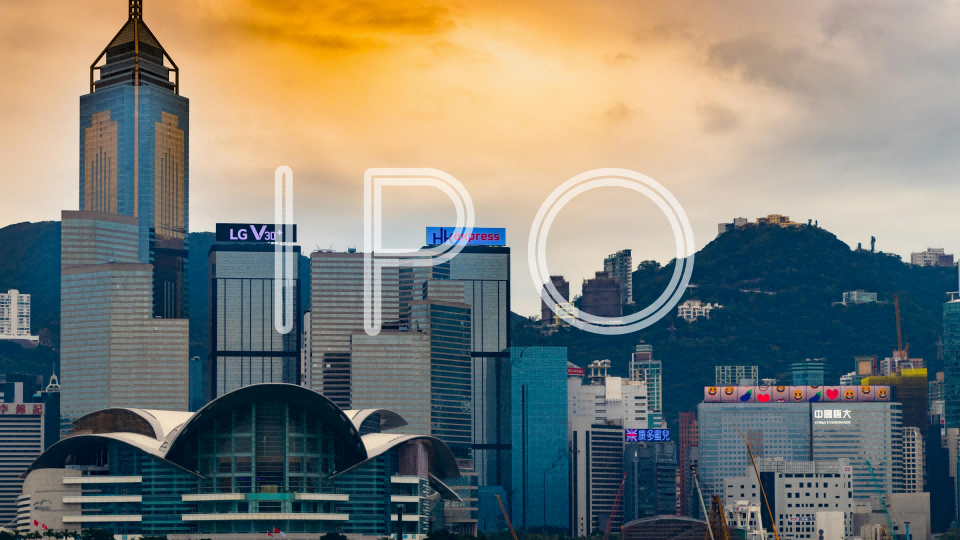 金吾財訊 | 國元國際發佈量化派(02685)IPO申購指南。公司是一家中國在線市場營運商。公司的消費電商平臺羊小咩自2020年11月起涵蓋各式零售商品，並透過在線購買將該等消費品與公司用戶進行匹配。公司同時經營汽車零售O2O平臺消費地圖，該平臺主要幫助汽車零售商吸引在線流量，使其能夠在當地實體店線下購車。公司亦協助業務夥伴在公司的在線市場及線下實體媒體投放廣告。公司目前將羊小咩定位爲主要在線市場，並引導及分配較多的資源用於其繼續擴張。截至2024年12月31日止年度及截至2025年5月31日止五個月，來自羊小咩的收入分別佔集團總收入約93.2%及98.1%。於往績記錄期間，公司的收入高速增長。公司的收入由2022年的4.8億元增加至2024年9.9億元，2022年至2024年CAGR爲44.3%。經調整虧損淨額由2022年30萬元增加至2024年盈利1.5億元，主要是公司在運營羊小咩方面，幫助市場供貨商有效匹配目標終端客戶。該機構表示，假設超額配股權未獲行使，公司上市後市值約50億港元，招股價對應2024年利潤PE約30.0X，估值合理，建議謹慎申購。