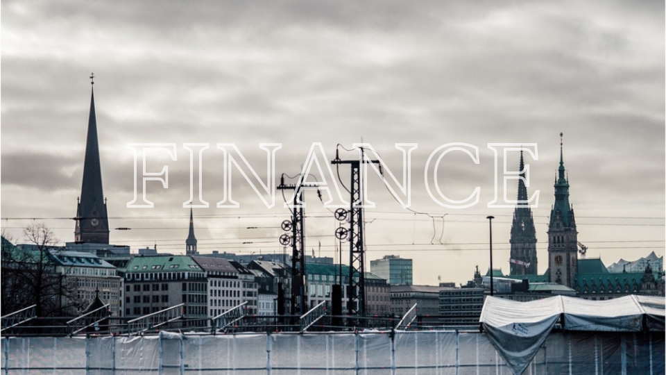 金吾财讯 | 谷歌母企Alphabet(GOOGL)盘前延续升势，暂报326.11美元，涨2.36%。消息面上，Meta Platforms据悉正考虑斥资数十亿美元购买谷歌的TPU，包括用于Meta的数据中心建设。