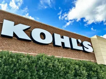 柯尔百货 （Kohl’s ，KSS）的投资者周二迎来了一次类似迷因股的暴涨行情，此前这家百货连锁店在第三季度意外实现盈利，并公布了大幅好于预期的销售表现，因为消费者持续寻找物美价廉的商品。