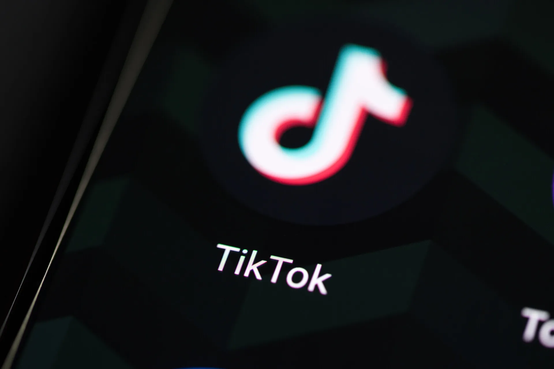 Segundo a Bloomberg, a ByteDance, proprietária do TikTok, estaria em negociações para vender o estúdio de jogos Shanghai Moonton Technology Co. para o grupo saudita Savvy Games. As discussões são semelhantes às relatadas pela empresa chinesa de tecnologia em relação à venda da criadora do jogo Mobile Legends: Bang Bang (MLBB). Há dois anos, a empresa sul-africana […]