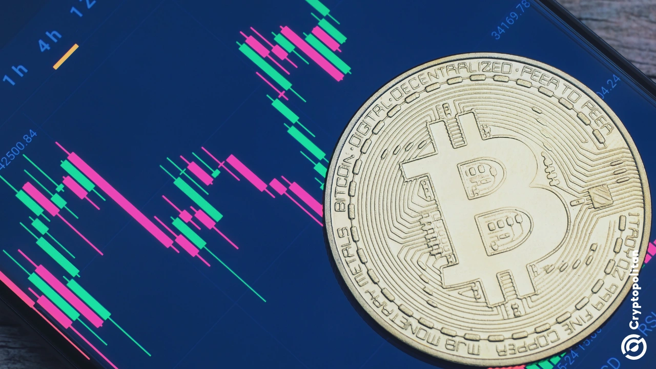 CryptoQuant afirma que la caída de Bitcoinel lunes a $85,000 indicó que tanto las nuevas ballenas como los tenedores a largo plazo están contribuyendo a la caída.