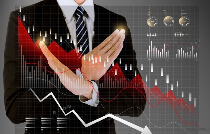 12月16日，三大指数调整，上证指数跌1.11%，深证成指跌1.51%，创业板指跌2.1%，科创50跌1.94%。两市超过800只股票飘红，两市成交额也达到了约1.72万亿元。