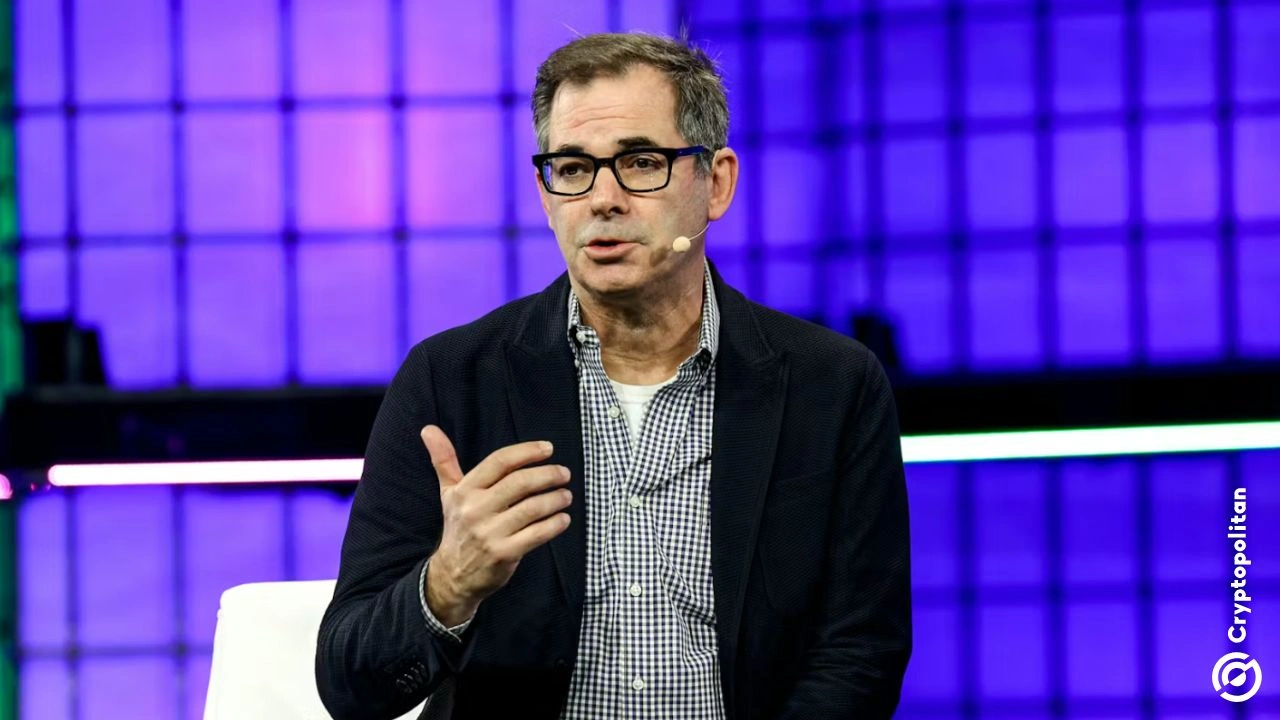 El director ejecutivo de CoreWeave, Michael Intrator, afirmó el viernes en la conferencia Fortune Brainstorm AI en San Francisco que la llamada economía circular de la IA no se corresponde con lo que está sucediendo en el sector. Michael rechazó las afirmaciones de que el auge actual de la IA se debe a la circulación de dinero entre las mismas empresas, en lugar de a la demanda real. Michael afirmó […]