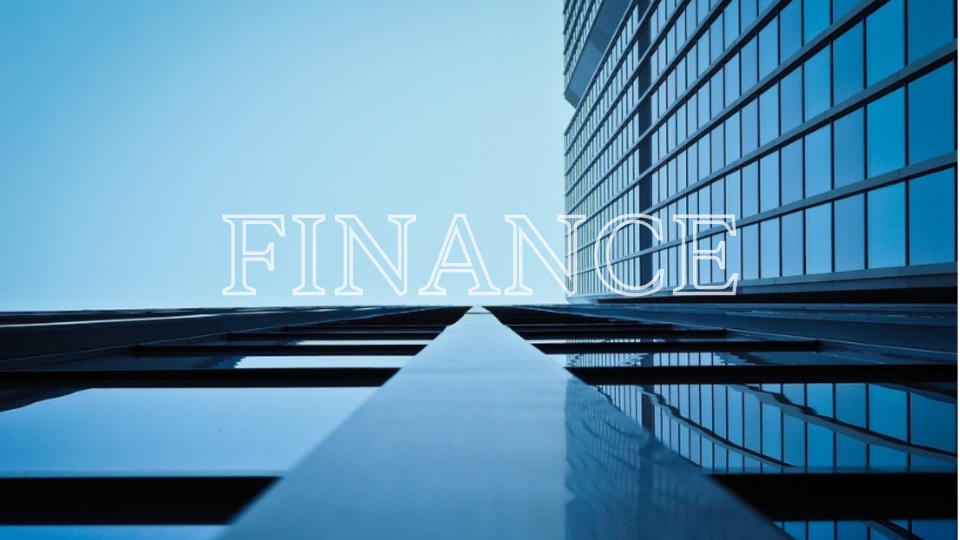 金吾財訊 | 據乘聯會最新統計數據，特斯拉上海超級工廠在2025年12月交付量超9.71萬臺，環比增長11%，爲2025年最高月份。據估算，2025年12月特斯拉在中國國內銷量約9.4萬臺，同比增長約13%。據統計，特斯拉2025年全球範圍內共計交付約163.6萬臺電動車，其中上海超級工廠交付85.1萬臺，佔全球總交付量的52%，依舊是特斯拉全球最大的出口中心。