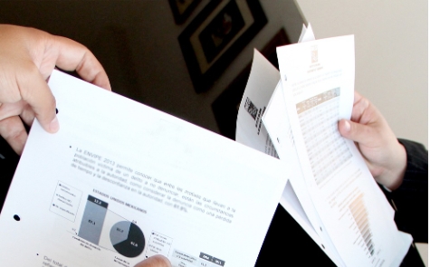 金吾财讯 | 花旗报告指出，快手(01024)宣布旗下可灵AI的12月收入2000万美元，此前已预期可灵AI在12月会有不错表现，这一结果仍略高于该行预期，预示着2026年的营收前景稳健。分析师Brian Gong等人在报告中称，12月的强劲表现可能得益于Kling Video 2.6的推出，该版本包含“动作控制(motion control)”这一新功能，在海外市场的AI生成视频内容中广受欢迎。花旗认为可灵全年收入可能超过2.5亿美元。尽管快手核心电商业务面临一些不利因素，但基于可灵AI的出色表现，维持对快手港股的买入评级。