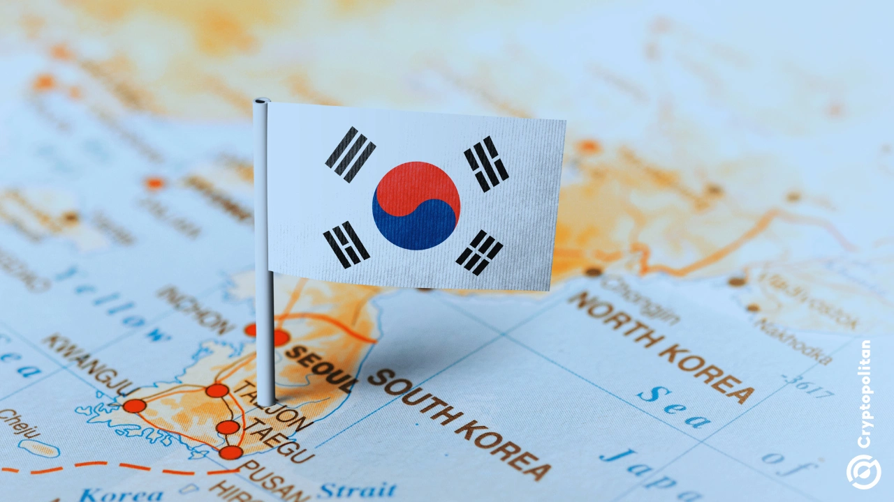 A Coreia do Sul afirma que não ficará de braços cruzados enquanto Donald Trump impõe uma tarifa de 25% sobre chips de inteligência artificial importados. No domingo, um porta-vozdentdisse que o governo pressionará por termos favoráveis e conversará diretamente com os EUA para proteger seus fabricantes de chips. O foco está na Samsungtrone na SK Hynix, duas das maiores empresas do setor