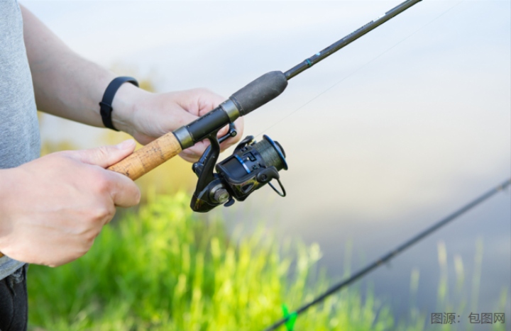 2月10日，全球最大钓鱼装备制造商乐欣户外（02720.HK）成功于港交所主板上市，迎来资本市场的瞩目。