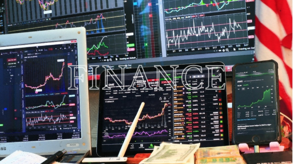 金吾財訊 | 美光科技(MU)漲超6%，截至發稿，報399.44美元。消息面上，有市場傳聞稱，美光表示，新的NAND閃存晶圓廠正按計劃推進，預計將於2028年下半年實現首批晶圓出貨；HBM4客戶出貨量也正在按計劃於2028年第一季度逐步提升，比原計劃提前了一個季度。首席財務官還指出，市場需求遠超供應，預計供應緊張的局面將持續到2026年以後。